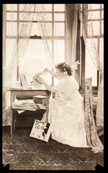 Frances Starr in ihrem Haus in New York (Silbergelatineabzug)